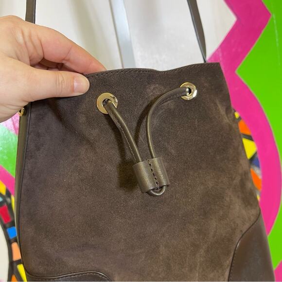 Michael Kors, Suede and Leather Cary Bucket Bag. Bohemian Glamour Adjustable - Picture 2 of 12